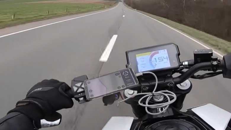 Jechali w trzech motocyklami na czołówkę. Wszystko nagrali