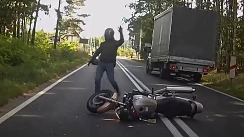 Stracił panowanie nad motocyklem i o mało nie wpadł pod busa