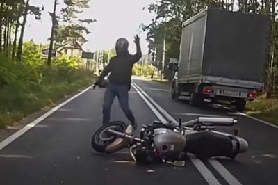 Stracił panowanie nad motocyklem i o mało nie wpadł pod busa