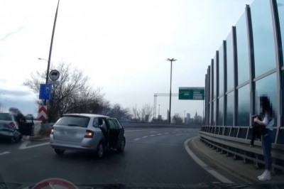 Kolizja „przewoźnika” i ucieczka z miejsca z bagażem pasażerki 