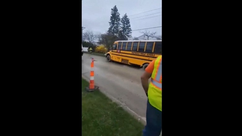 Kierowca autobusu szkolnego kontra świeżo wylany beton