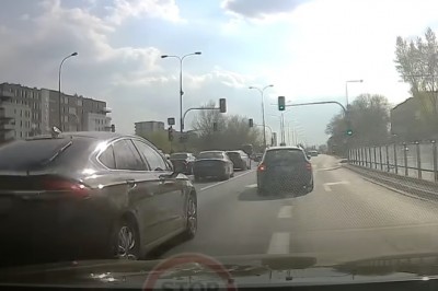 Gdyby nie kamera dostałby mandat. Tak się skończyło trąbienie 