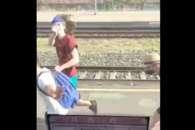 Kiedy żegnasz kumpla na peronie i chcesz być zabawny 