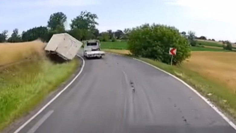 Specjaliści w holowaniu gubią na zakręcie przyczepę