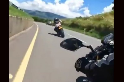 Mistrz prostej wylatuje z zakrętu na motocyklu 