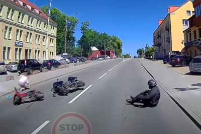 Kolizja motocykla ze skuterem. Nagranie ze Sztumu 