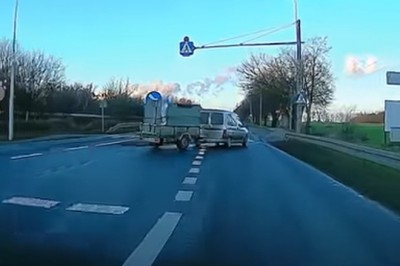 Kiedy jesteś burakiem i wciskasz się przed rozpędzone auta