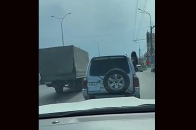 Wypadła z jadącego samochodu, bo chciała poszaleć 