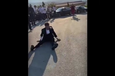 Pan Młody i jego popisowy wjazd na motocyklu na ślub