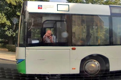 Gada przez telefon, wymusza pierwszeństwo i jeszcze się awanturuje 