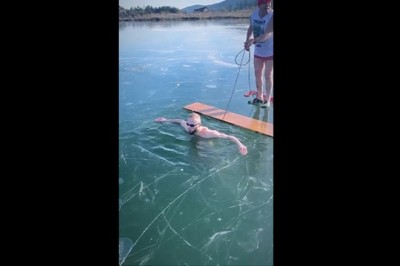 Tak właśnie wygląda utrata orientacji podczas pływania pod lodem