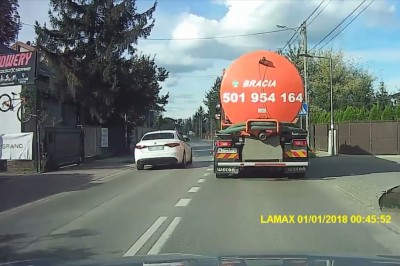 Wyprzedzał na przejściu, kiedy była na nim kobieta z dzieckiem 