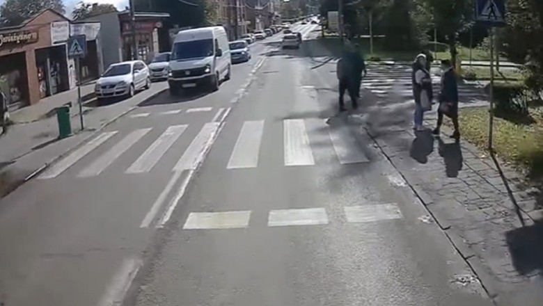 Wtargnęła na pasy tuż przed nadjeżdżające auto