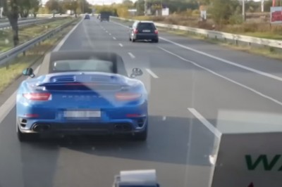 Kierowca Porsche daje lekcję kierowcy busa za wolną jazdę 