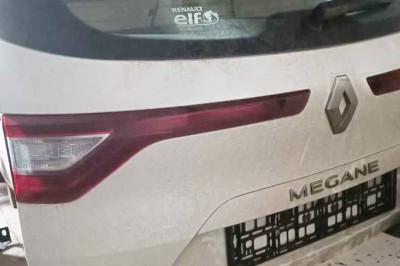 Tak wyglądało auto znalezione w dziupli kilka godzin po kradzieży 