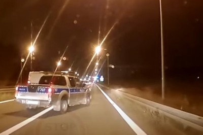 Policyjnym radiowozem zablokował pas i uniemożliwił jazdę