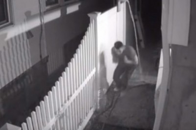 Miał już dość imprezowiczów załatwiających się pod jego domem