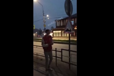 Szybka karma podczas ulicznego pojedynku dla cwaniaka 