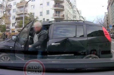 Ani prawa jazdy, ani OC. Czyli szybka ucieczka starszego pana po kolizji