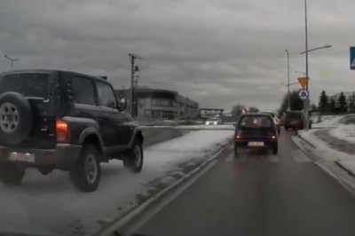 Przejechał przez środek ronda, bo mu się spieszyło