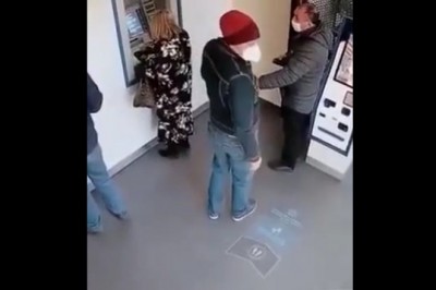 Wypłacając pieniądze z bankomatu uważaj na takie zachowanie