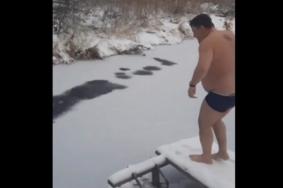 Kiedy chcesz zabłysnąć swoim skokiem do zamarzniętej wody