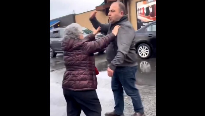 Babcia wkracza do akcji na parkingu i rozdziela facetów