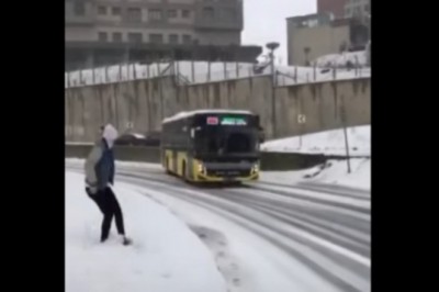 Kiedy przez przypadek zostajesz mistrzem driftowania autobusem