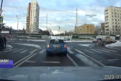 Kozak w Mini szybko żałuje swojej brawurowej jazdy na mieście