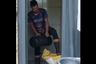 Kiedy twierdzisz, że masz sposób na odetkanie toalety, ale szybko tego żałujesz