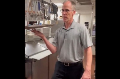 Kiedy kelner chce się popisać swoimi umiejętnościami