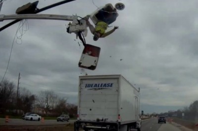 Nie pomyśleli o bezpieczeństwie. Tak się kończy naprawa świateł nad drogą