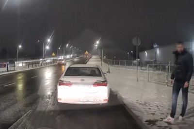 Przyjął mandat pomimo posiadania nagrania. Czy to było wymuszenie?