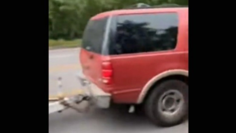 Na dwa auta ciągnęli przyczepę campingową. Mistrzowie transportu w akcji