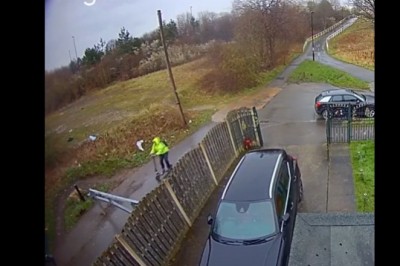 Ostro pędził na hulajnodze. Zatrzymał go dopiero szlaban