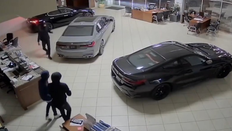 W trzy minuty zawinęli trzy nowe BMW i Maserati  z salonu