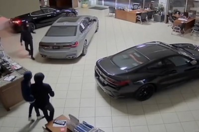 W trzy minuty zawinęli trzy nowe BMW i Maserati  z salonu