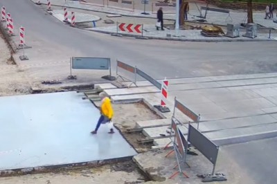 Mieszkanka Pabianic wbiła się prosto w świeży beton