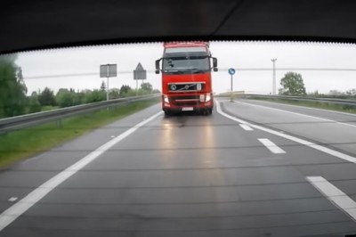 O krok od tragedii z udziałem TIRa na przejściu dla pieszych