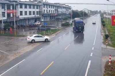 Oszukać przeznaczenie na drodze. TIR kontra osobówka i motocyklista