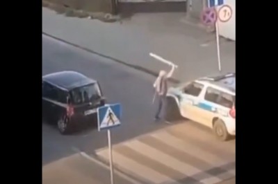 Deską okładał samochody i policyjny radiowóz - Mława