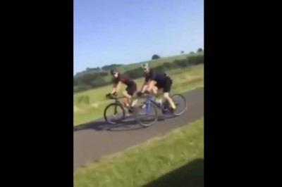 Rowerzyści kontra kierowca samochodu. Konkretnie ich zaorał