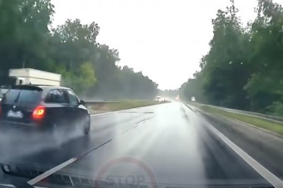 Ogromna kałuża na S1 kontra zbyt duża prędkość