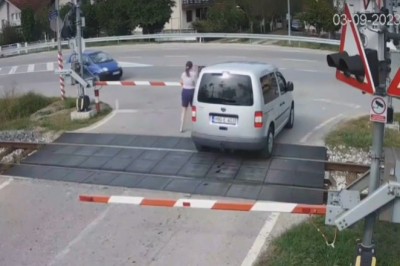 W to co zrobiła ta kobieta na przejeździe ciężko jest uwierzyć