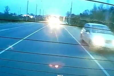 Cwaniak bardzo szybko pożałował wyprzedzania poboczem