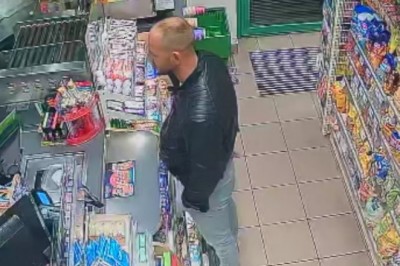 Napastnik kontra kasjerka z gazem. Policja publikuje nagranie