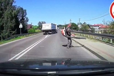 Typ był tak nawalony, że o mało nie wlazł pod tira