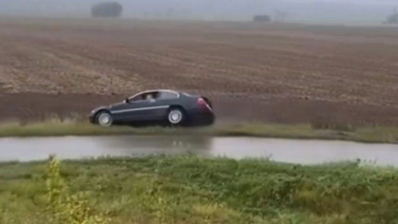 Wiejski drift BMW zakończony żenującym popisem - Polska