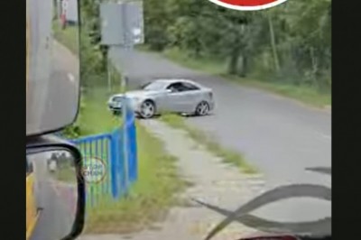 Żenujący popis „driftera” z Wrocławia. Nagrano jak kasuje felgi na krawężnikach