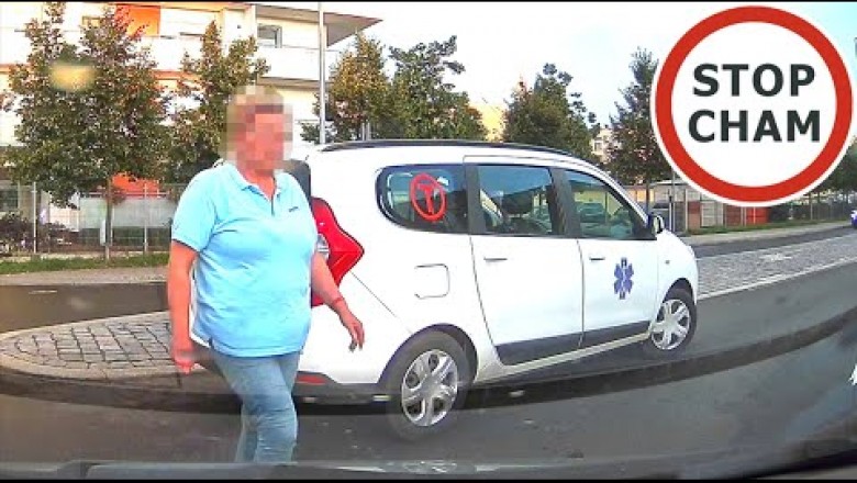 Zrobiła awanturę na wyjeździe z parkingu. Nagranie z Bydgoszczy